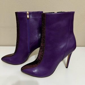 Womens size 13 boots. NEW